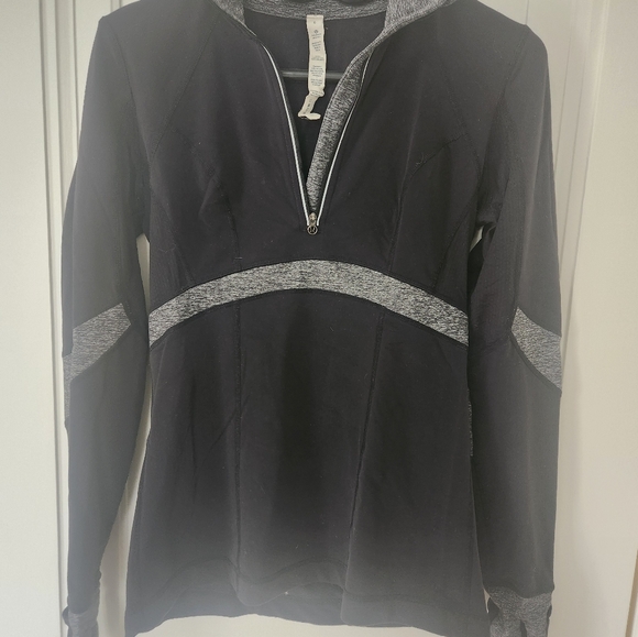 Lululemon 1/4 zip black and grey long sleeve top with thumb holes. Size 6. - Picture 3 of 5